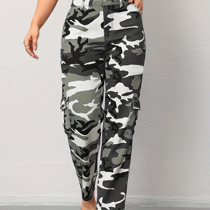 Plus size women's camo print side flap pocket streetwear loose fit cargo jeans denim pants, slight stretch fabric.