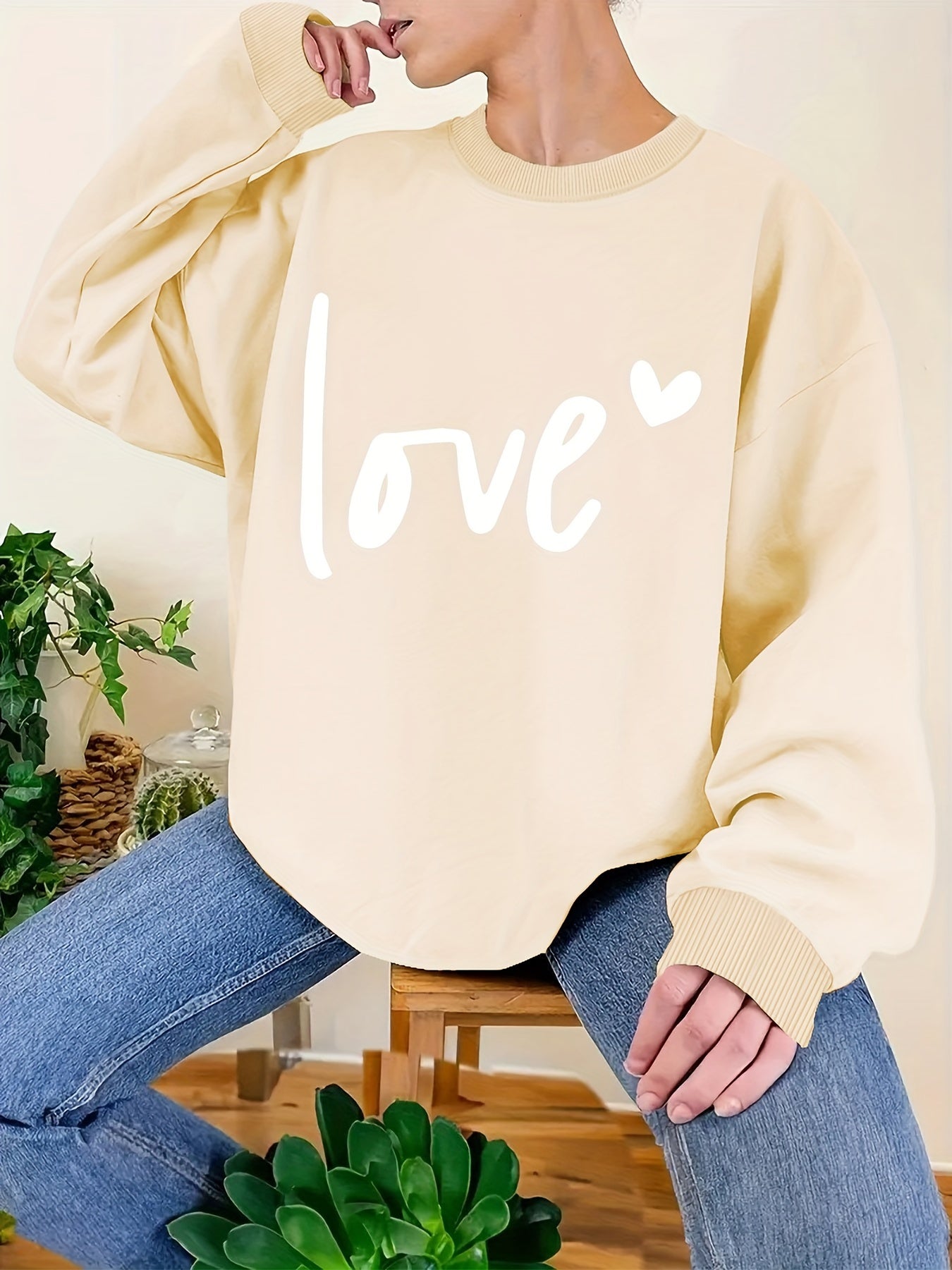 Plus Size Love Print Sweatshirt, Casual Long Sleeve Crew Neck Pullover Sweatshirt