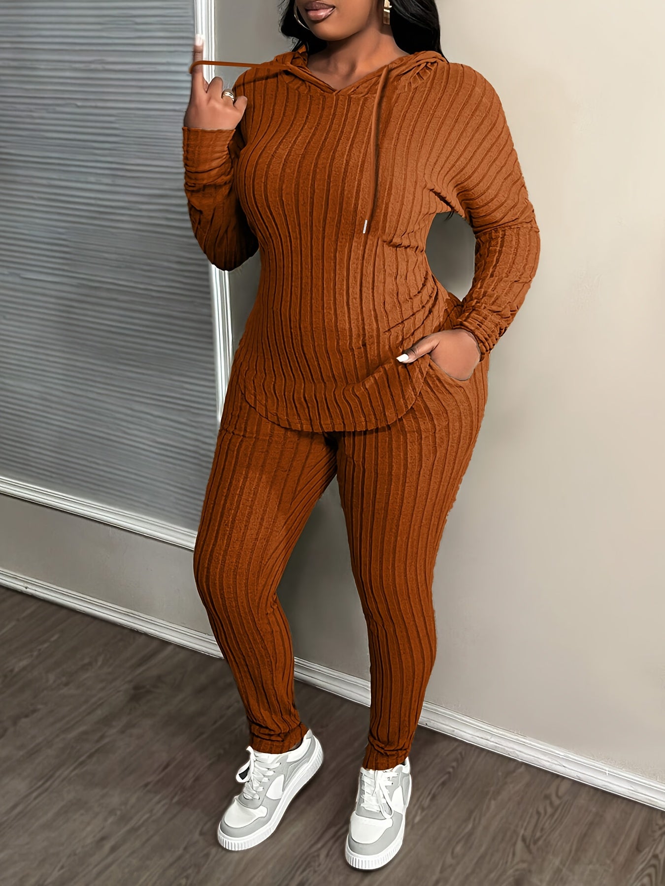 Conjunto de moda de talla grande para mujer, tejido de punto 100 % poliéster con elasticidad media, sudadera con capucha de color sólido y pantalones con detalle de cordón