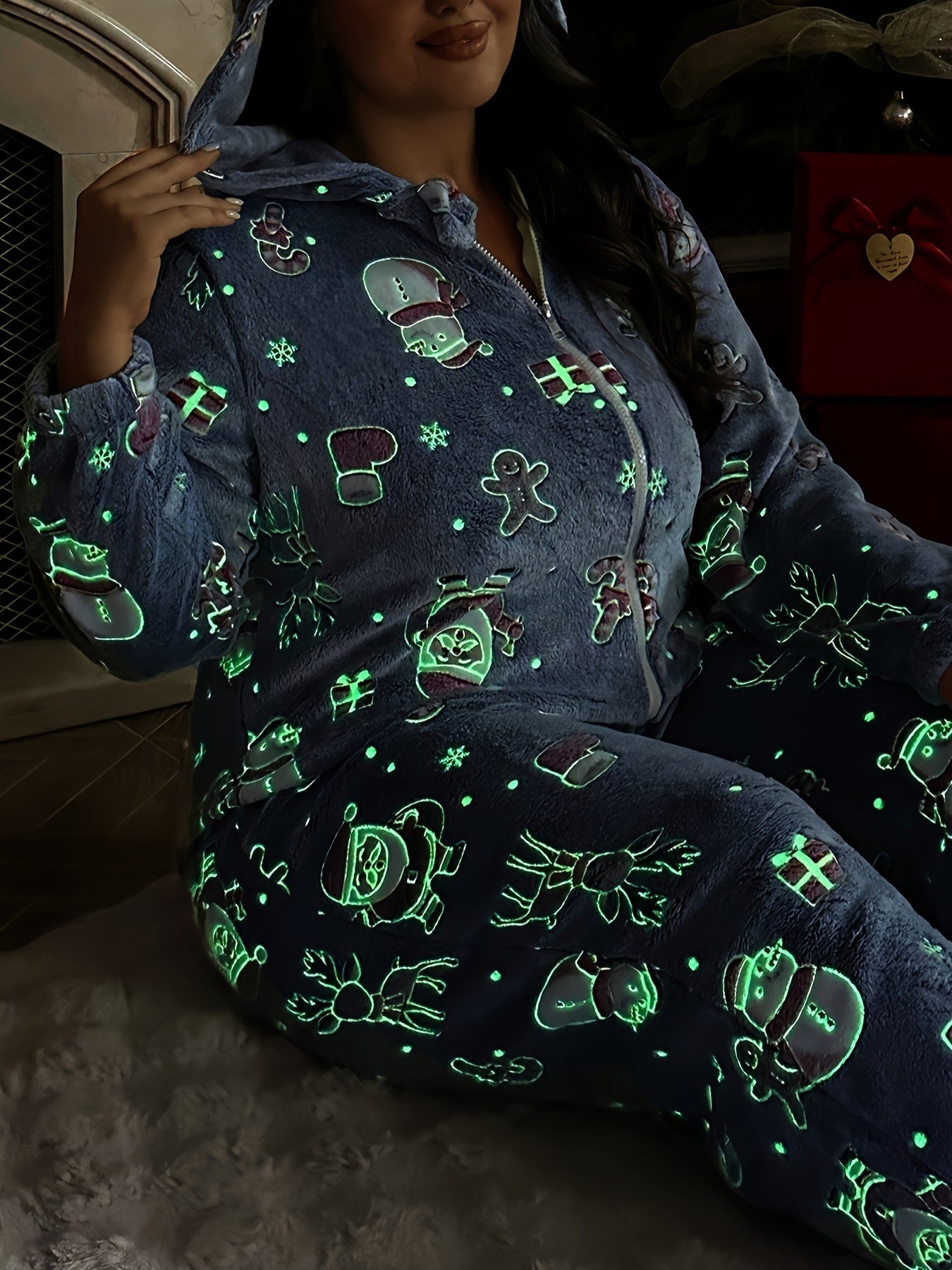 Pijamas navideños festivos: camisón de una pieza XL para adultos con patrones de Papá Noel, renos, muñecos de nieve, pan de jengibre y medias que brillan en la oscuridad: perfecto para las acogedoras noches de invierno