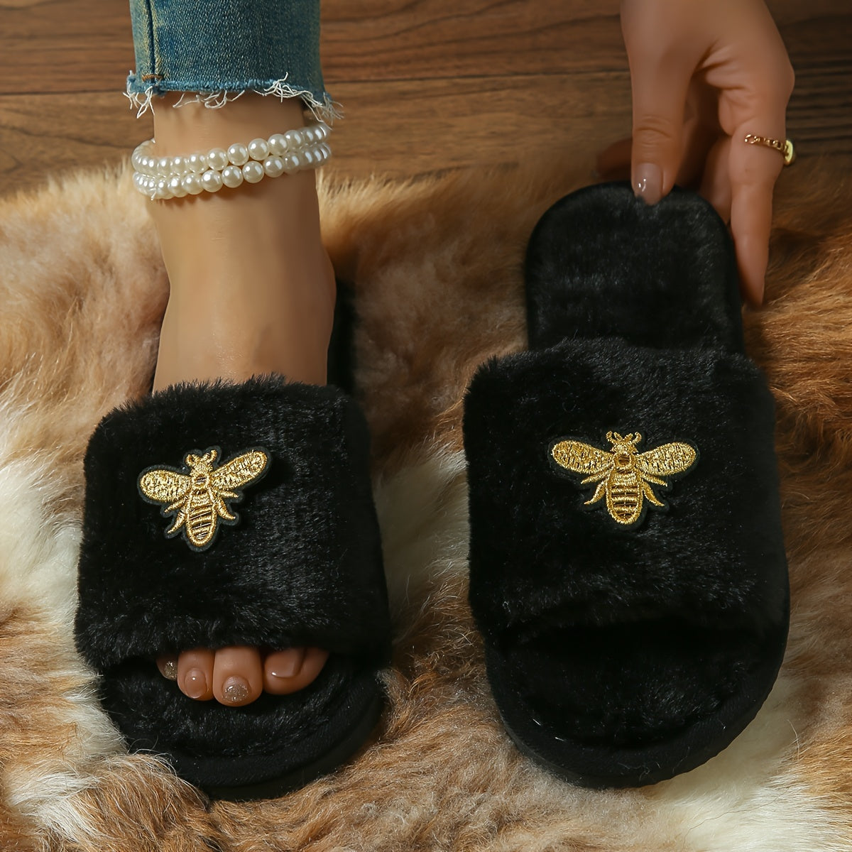 Pantuflas de felpa con dibujos de abejas para mujer: cálidas y antideslizantes