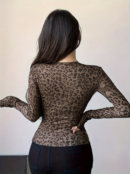 Elegante blusa de manga larga con estampado de leopardo