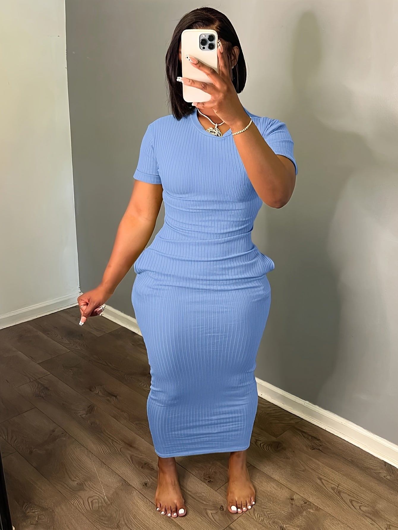 Plus Size Simple Chic Bodycon Crew Neck Dress with Pockets - Soft Slight Stretch Polyester Fabric, Machine Washable, Perfect for Summer and Spring - Casual Short Sleeve Womens Plus Size Clothing for Everyday Wear