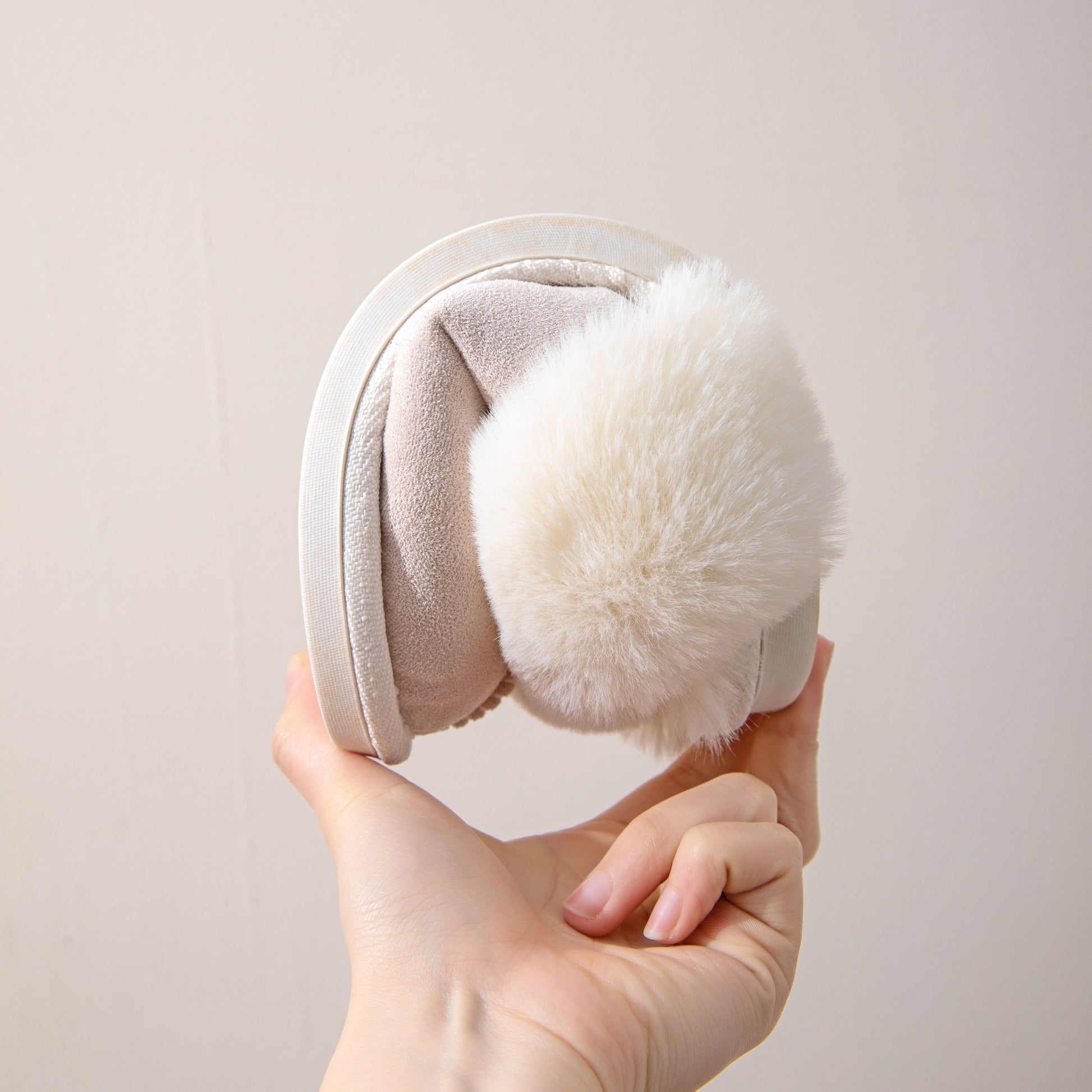 Fluffy Plush Winter Indoor Slippers | Anti-Slip & Warm - LuxyXO