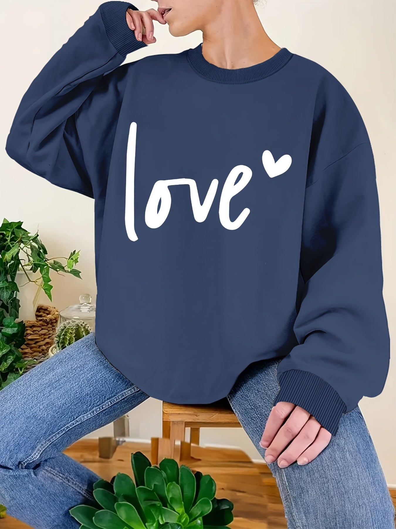 Plus Size Love Print Sweatshirt, Casual Long Sleeve Crew Neck Pullover Sweatshirt