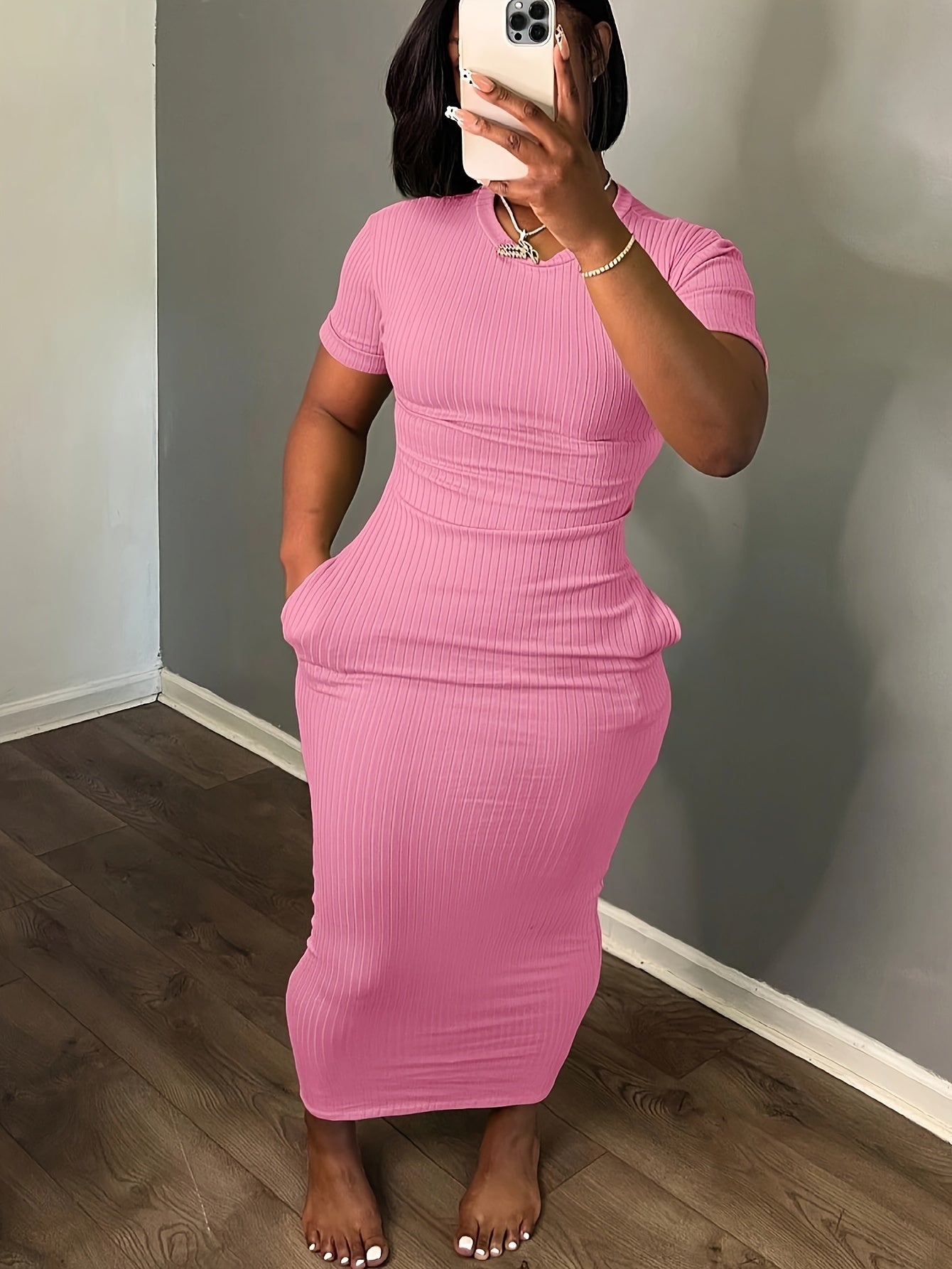 Plus Size Simple Chic Bodycon Crew Neck Dress with Pockets - Soft Slight Stretch Polyester Fabric, Machine Washable, Perfect for Summer and Spring - Casual Short Sleeve Womens Plus Size Clothing for Everyday Wear