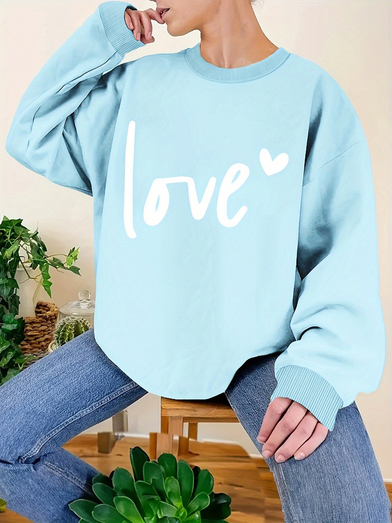 Plus Size Love Print Sweatshirt, Casual Long Sleeve Crew Neck Pullover Sweatshirt