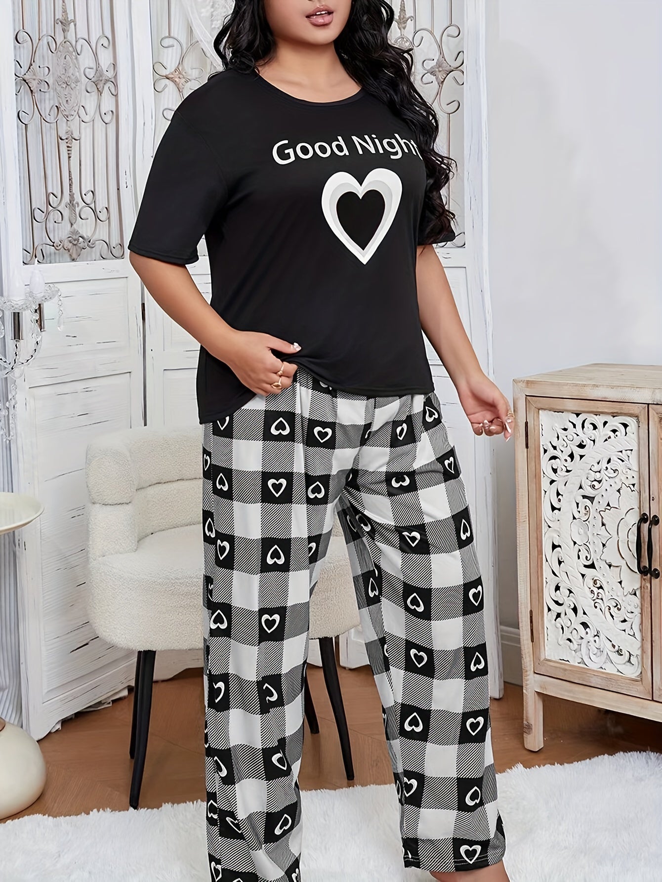 Conjunto de pijama acogedor de talla grande: camiseta de manga corta con estampado de corazones y esloganes suaves, pantalones a cuadros, conjunto de pijama informal de 2 piezas