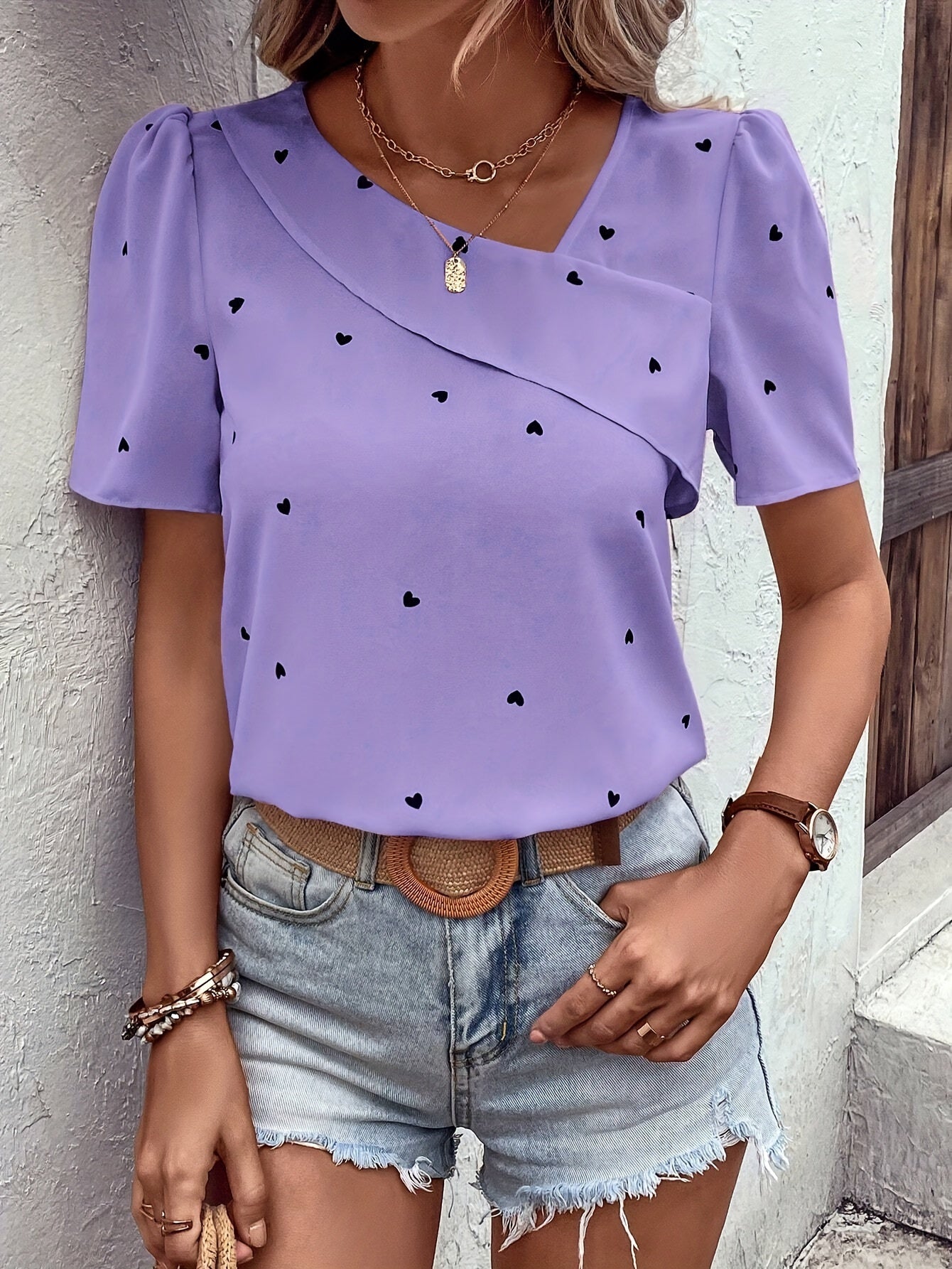 Blusa asimétrica con estampado romántico de corazones: diseño elegante de manga corta para primavera y verano: blusa ligera de moda para mujer