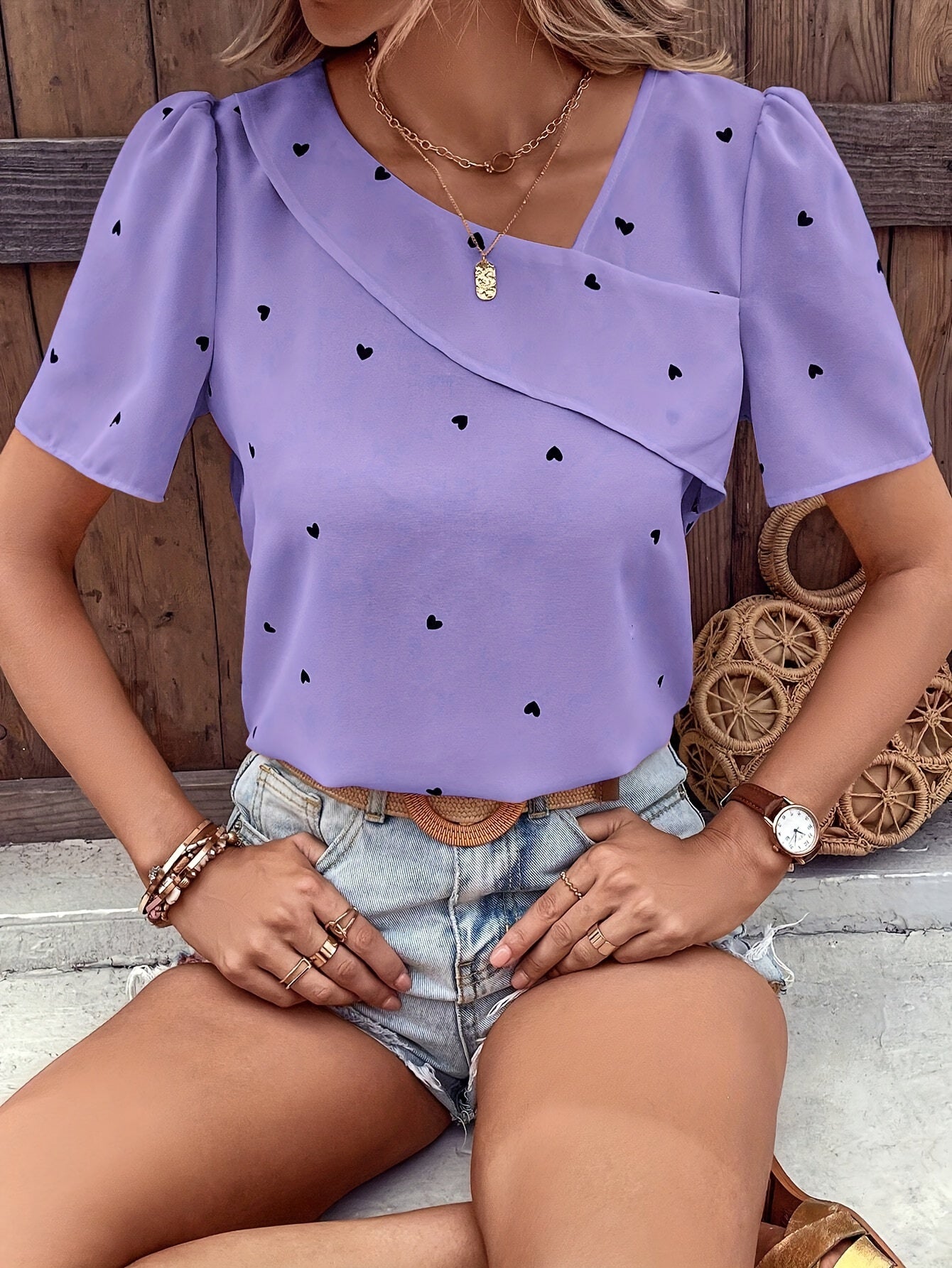 Blusa asimétrica con estampado romántico de corazones: diseño elegante de manga corta para primavera y verano: blusa ligera de moda para mujer