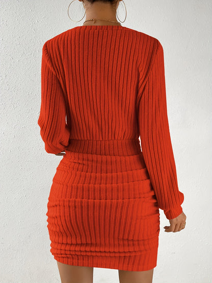 Vestido ajustado de canalé vibrante: elegante escote en V, manga larga, color sólido, cómodo, elástico, perfecto para primavera y otoño, ropa de mujer, uso diario