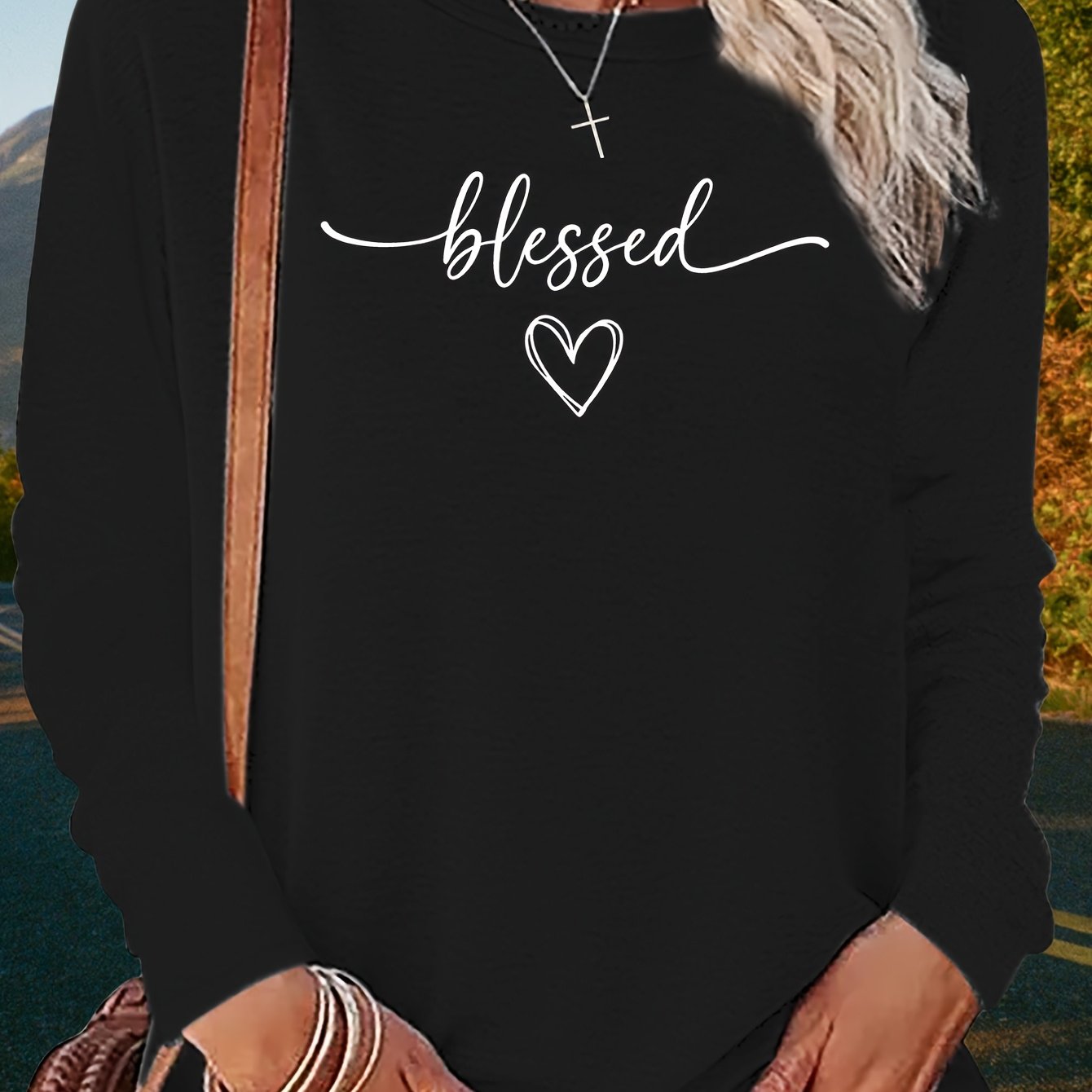 1 camiseta informal de cuello redondo y manga larga para mujer con gráfico de corazón "Blessed"